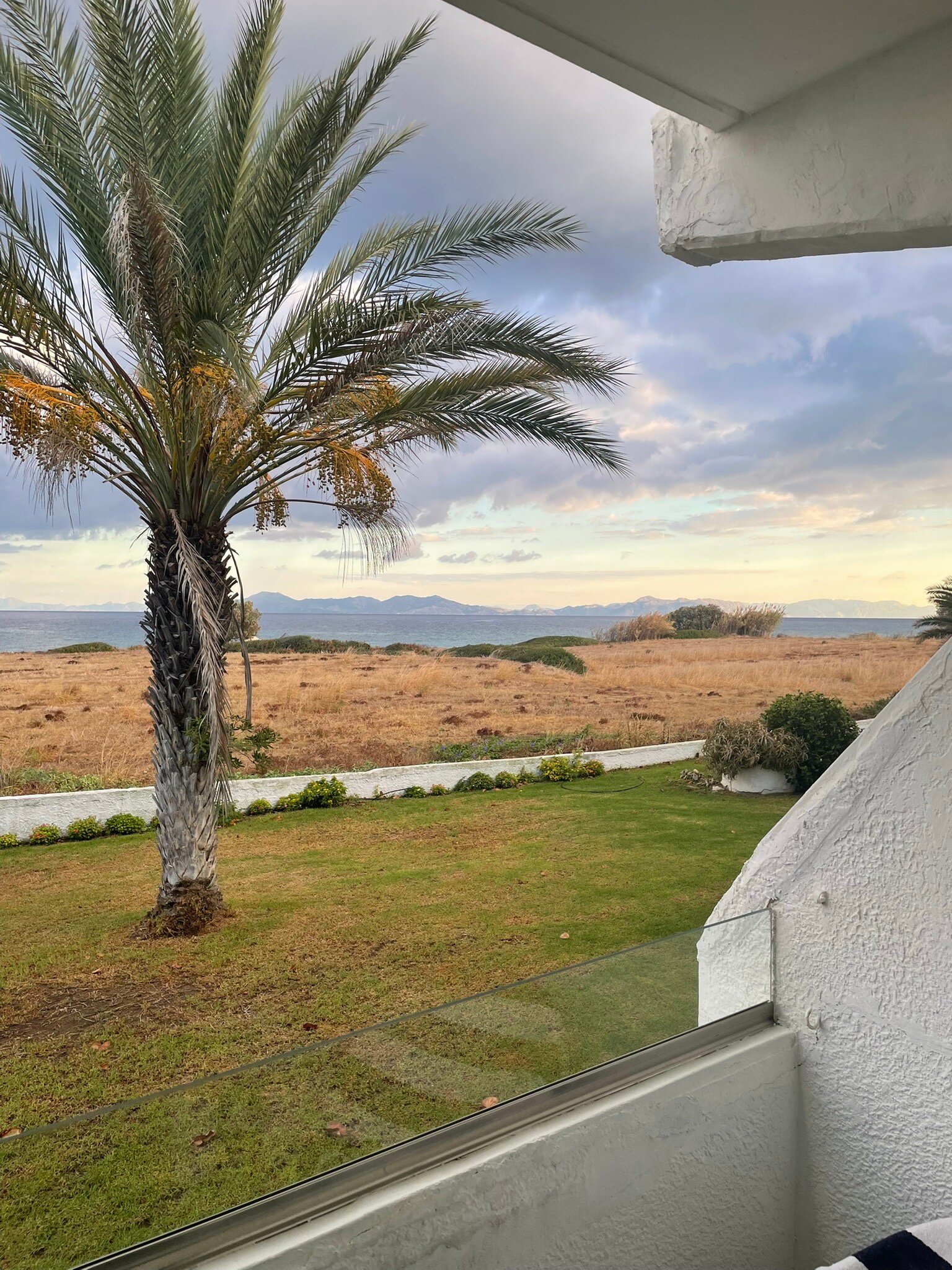 Nirvana Beach Hotel-官方