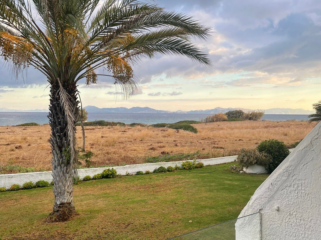 Nirvana Beach Hotel主图