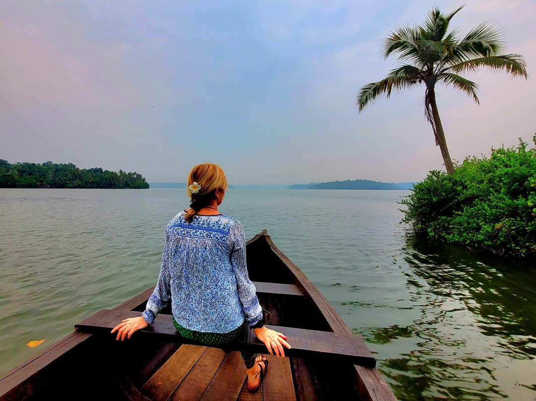 Green Chromide River View Wooden House主图