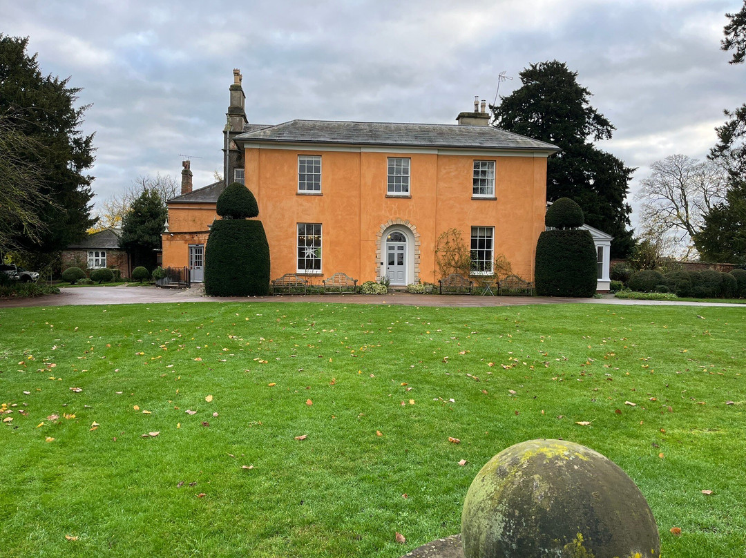 兰加尔庄园酒店主图