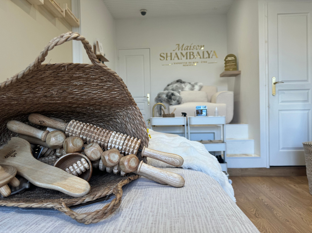 Shambalya Massage À Domicile-Pont-L'Eveque必去景点