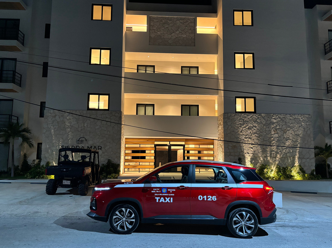 Taxi en Isla Mujeres by Charlie Martinez-女人岛必去景点