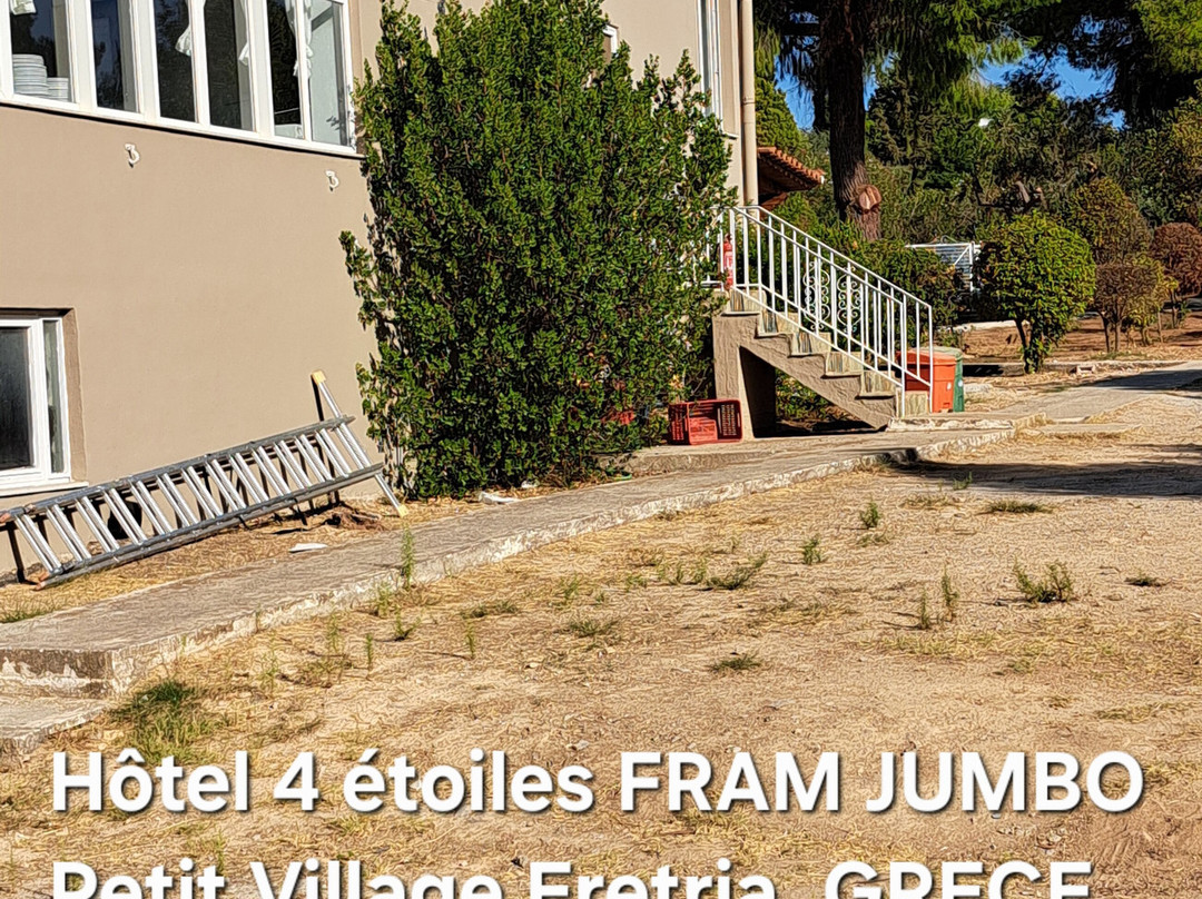 Petit Village Hotel主图