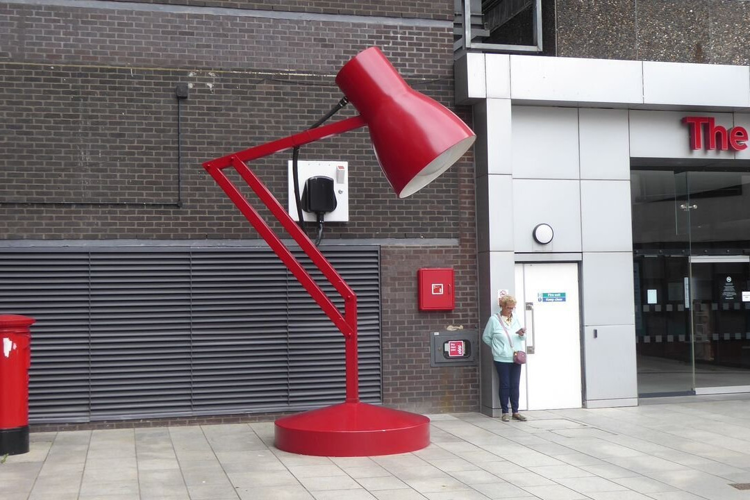 Giant Red Desktop Lamp-Digbeth必去景点