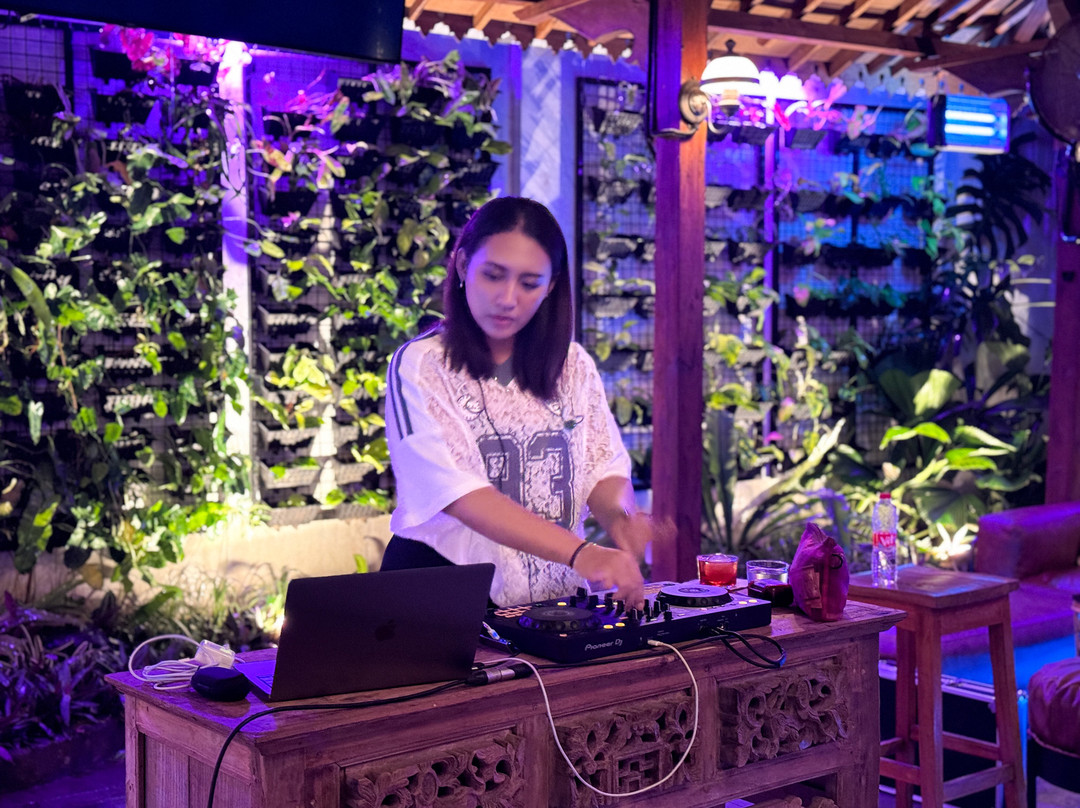 NYXNOX Pool Bar & Lounge