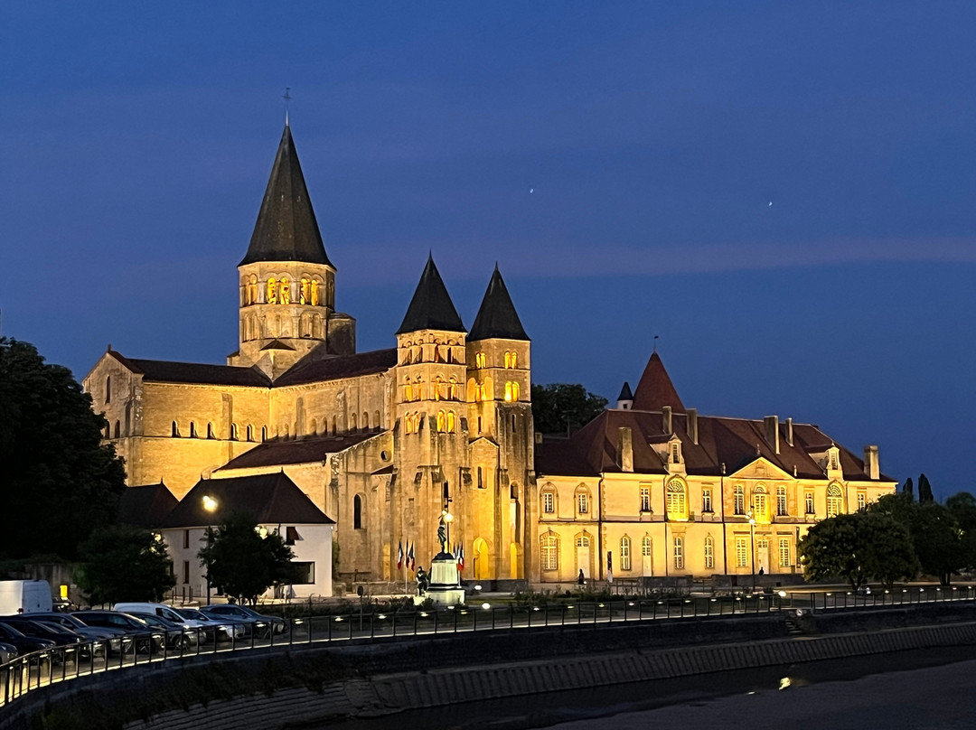 Basilique du Sacré-Coeur-Paray Le Monial必去景点