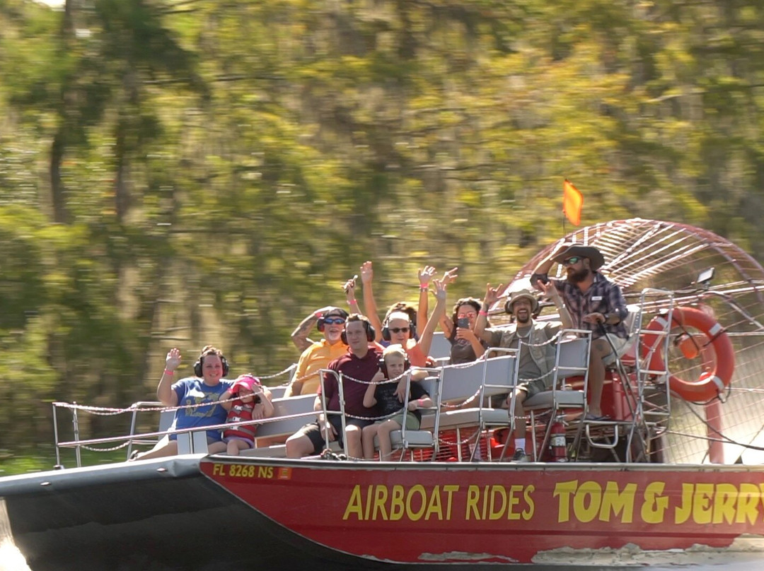 Tom and Jerry's Airboat Rides-Lake Panasoffkee必去景点