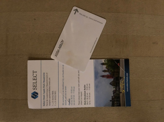 金色郁金香酒店主图