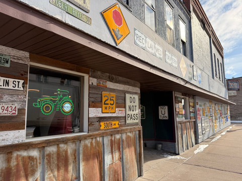 Reclaimed Tavern & Grill