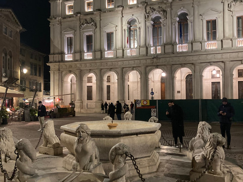 Piazza Vecchia-贝加莫必去景点