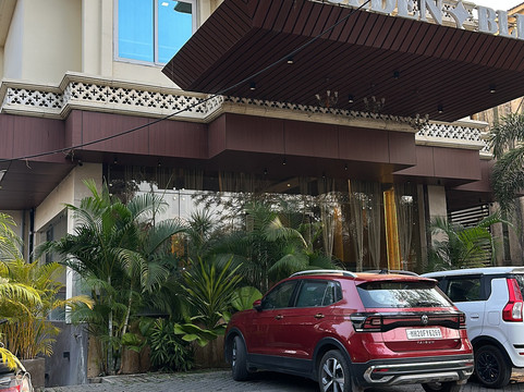 Treebo 高级金色幸福特里穆尔蒂广场主图