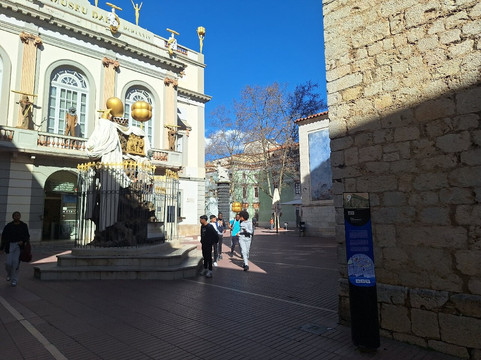 Memorial Monument to the Catalan Philosopher Francesc Pujols-菲格拉斯必去景点