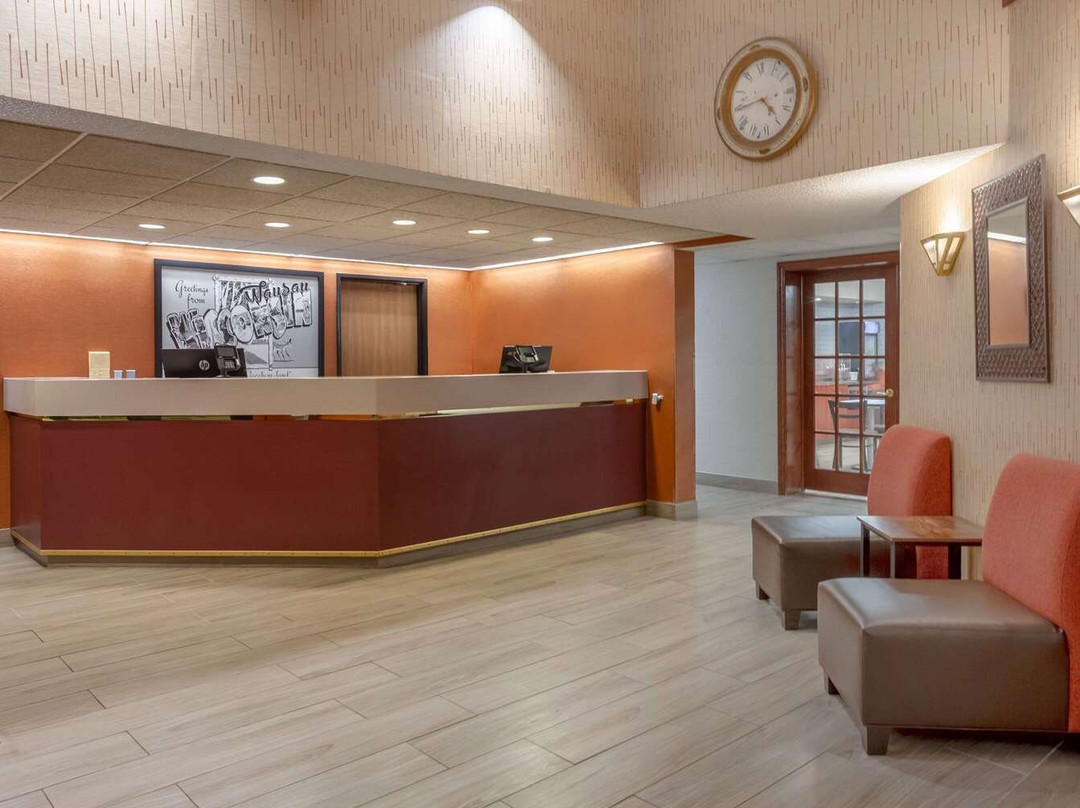 沃索速8酒店主图