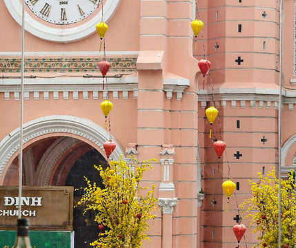 耶稣圣心堂-胡志明市必去景点