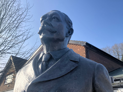 Statue of Sir Arthur Conan Doyle-Crowborough必去景点