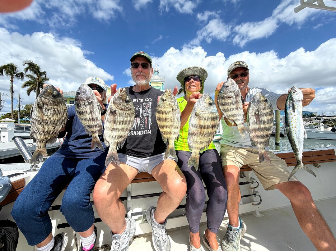 Fort Myers Fishing Adventures-迈尔斯堡海滩必去景点