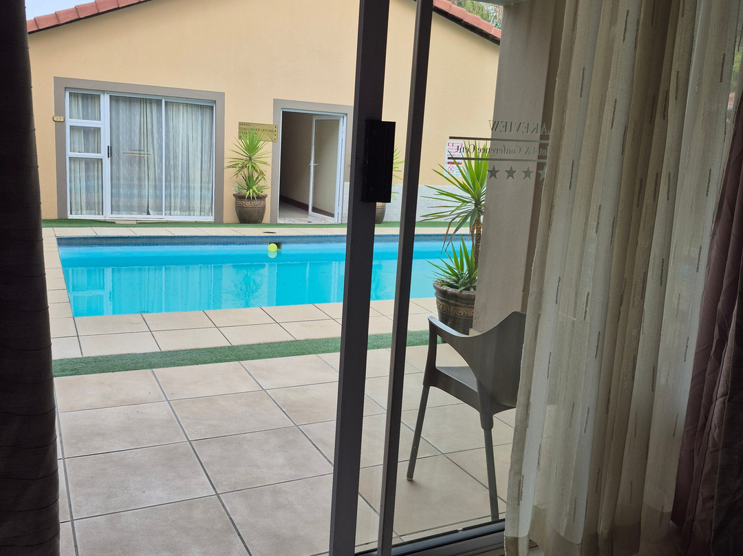 湖景精品酒店和会议中心主图