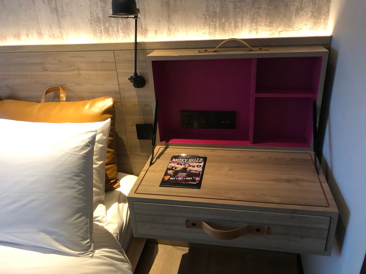曼谷拉差阿帕森购物区 Moxy 酒店-客卧