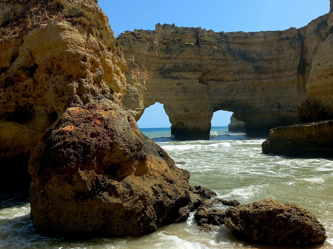 Praia da Marinha-Caramujeira必去景点