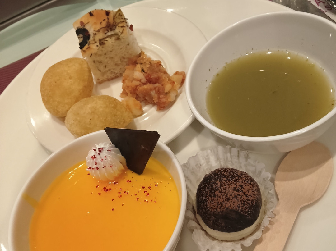 雷根塔中央异域风情大酒店主图