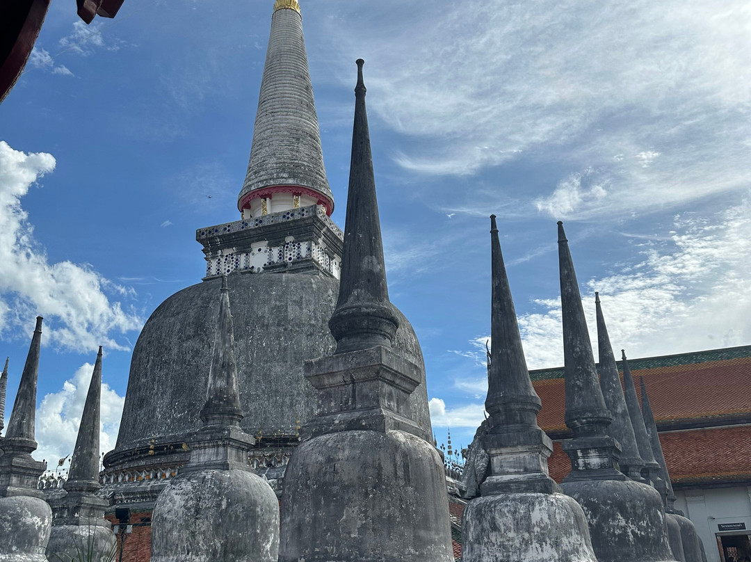 Phra Mahathat Woramaha Wiharn-洛坤必去景点