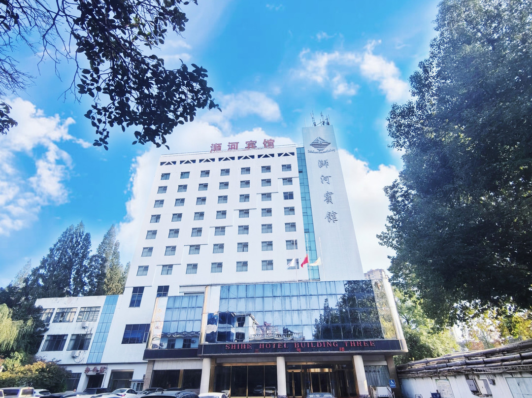 信阳浉河宾馆(西亚和美信阳火车站店)主图