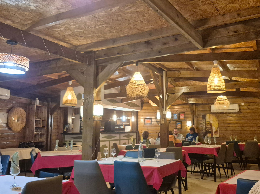 Les Palmiers Sainte-rose Restaurant Et Chambres