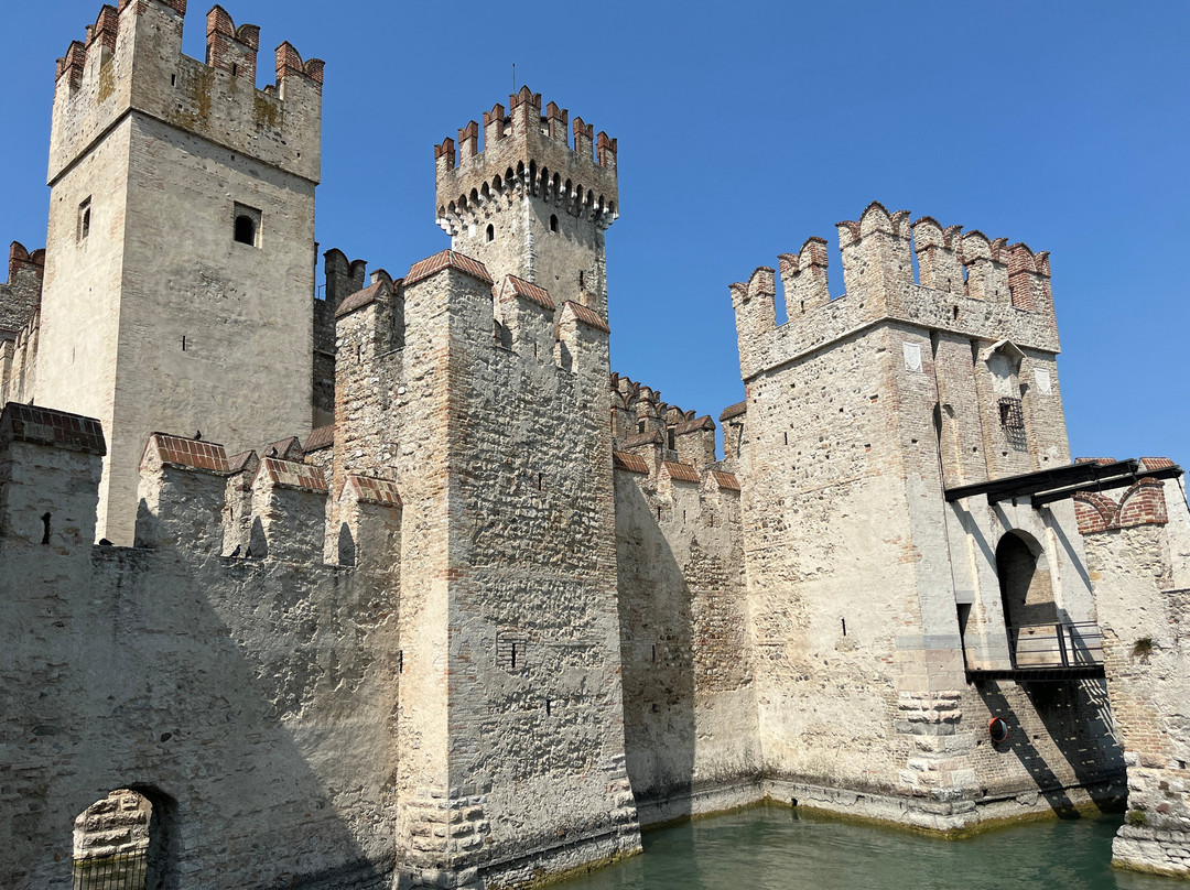 Castello Scaligero-锡尔苗内必去景点