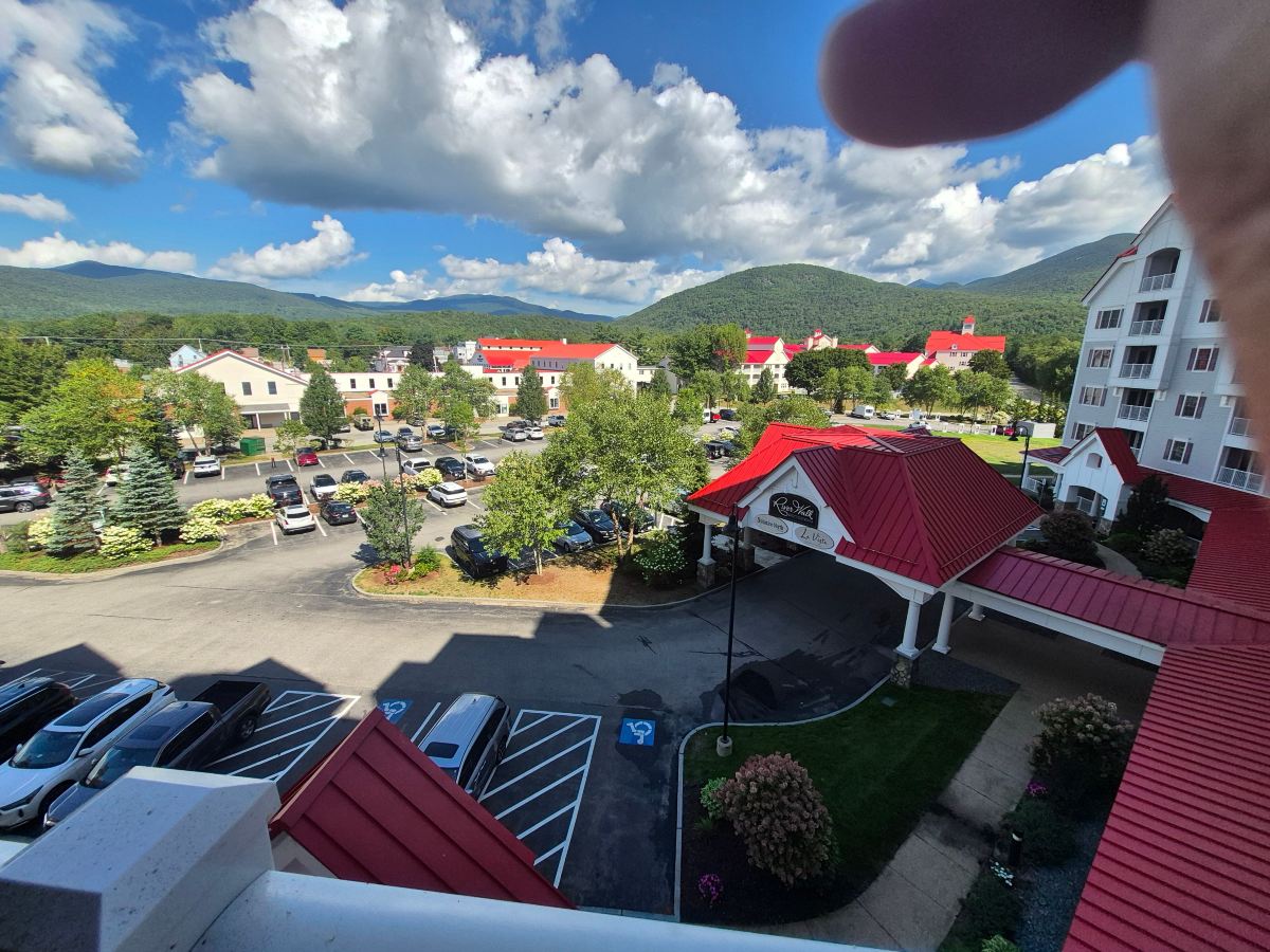 卢恩山河滨漫步度假村-旅行者