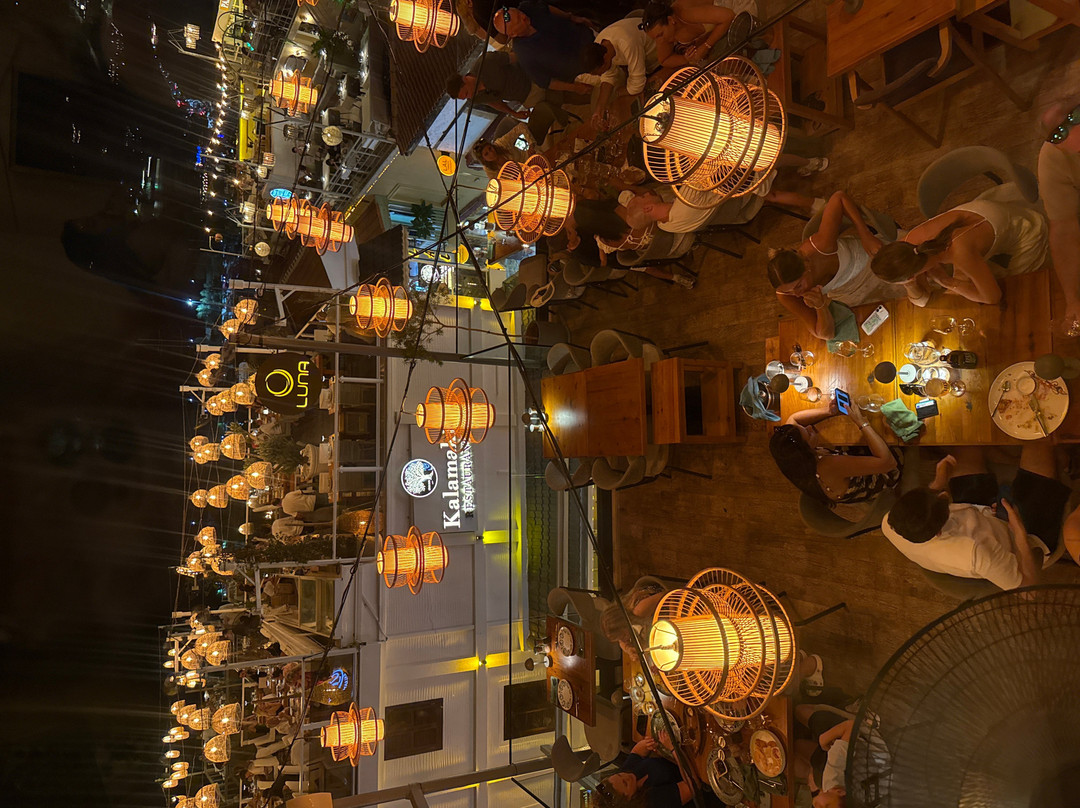 Luna Restaurant & Bar