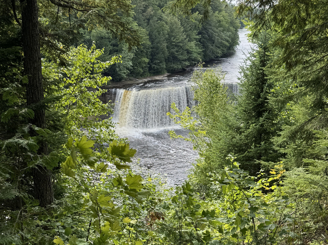 Tahquamenon Falls State Park-Paradise必去景点