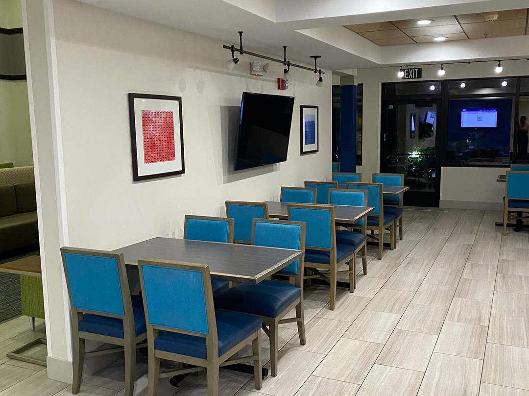 德拉菲尔德智选假日酒店主图