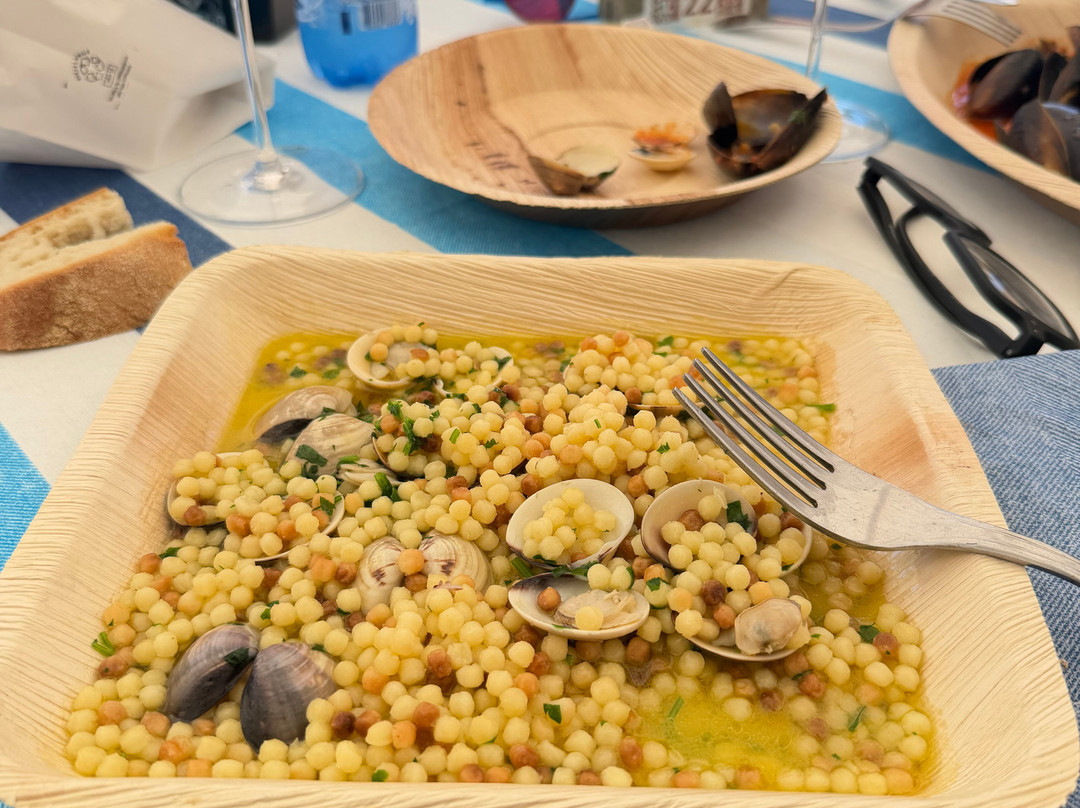 White box cafe'-Solanas必去景点