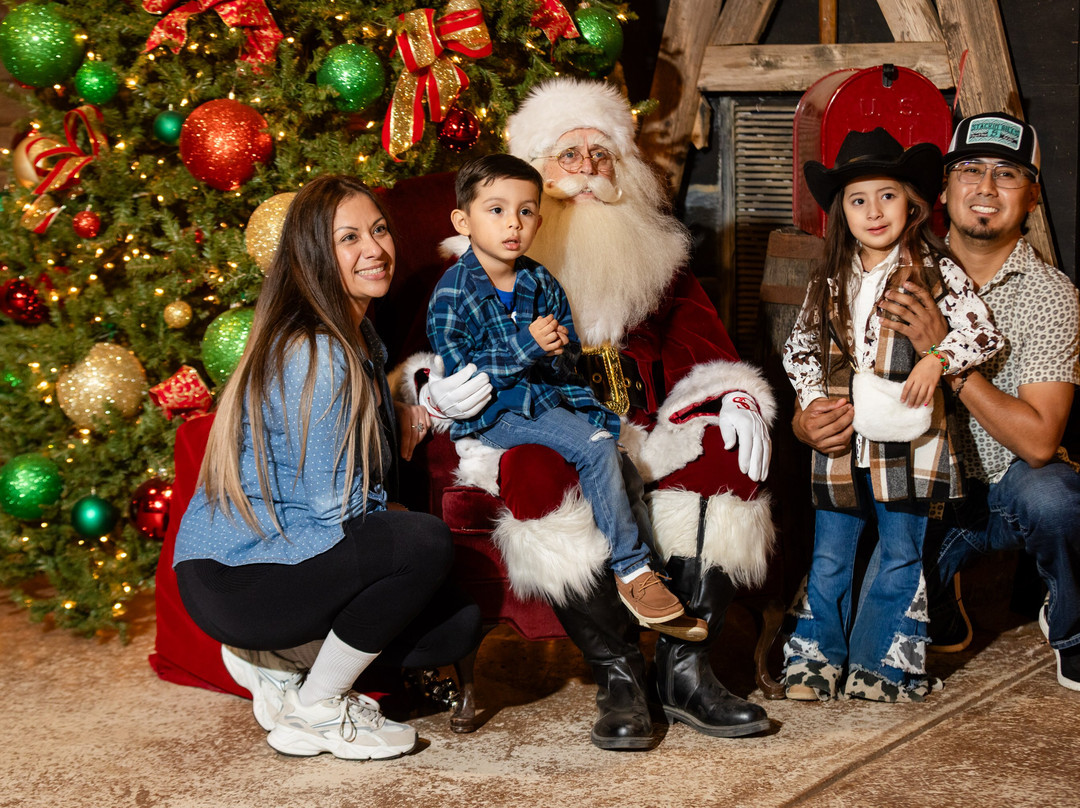 Old West Christmas Light Fest at Enchanted Springs Ranch-Boerne必去景点