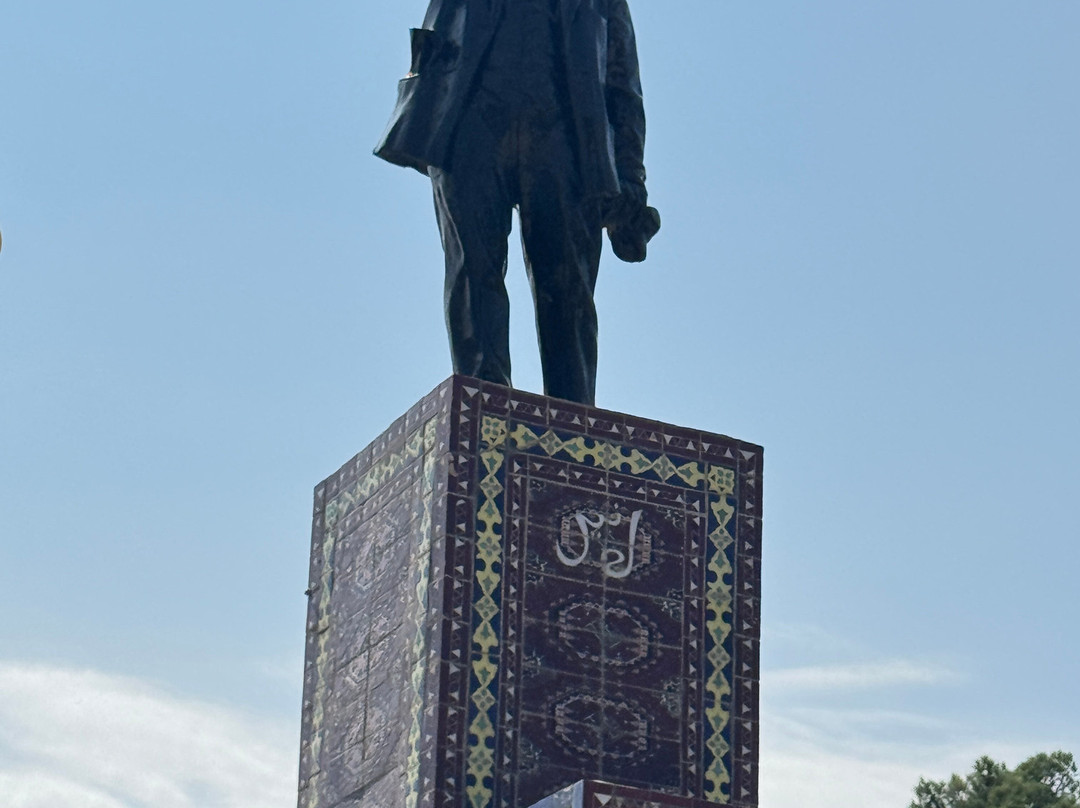Statue of Lenin-阿什哈巴德必去景点