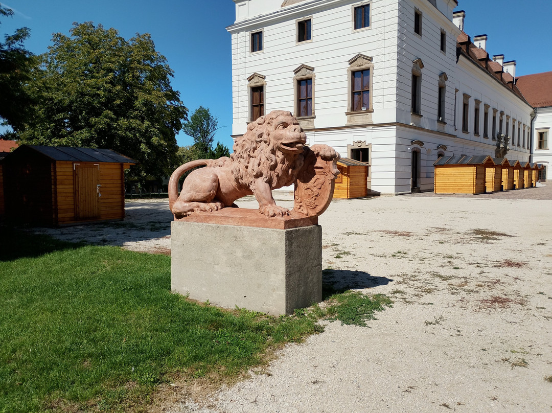 Esterhazy Castle-Papa必去景点