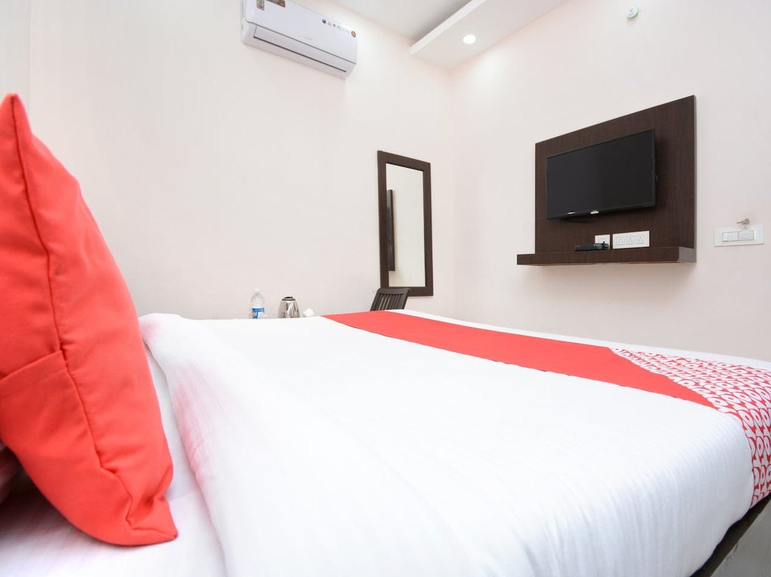 OYO 28282 Hotel J J Crown