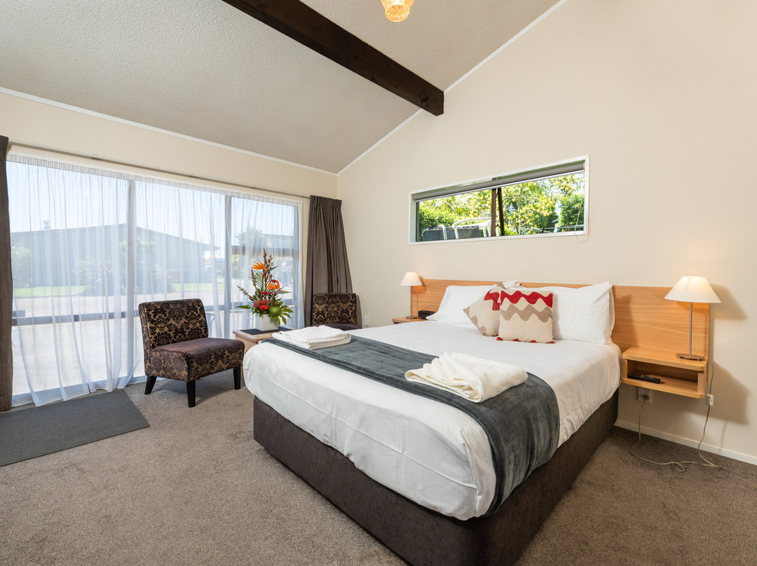 石庭汽车旅店主图