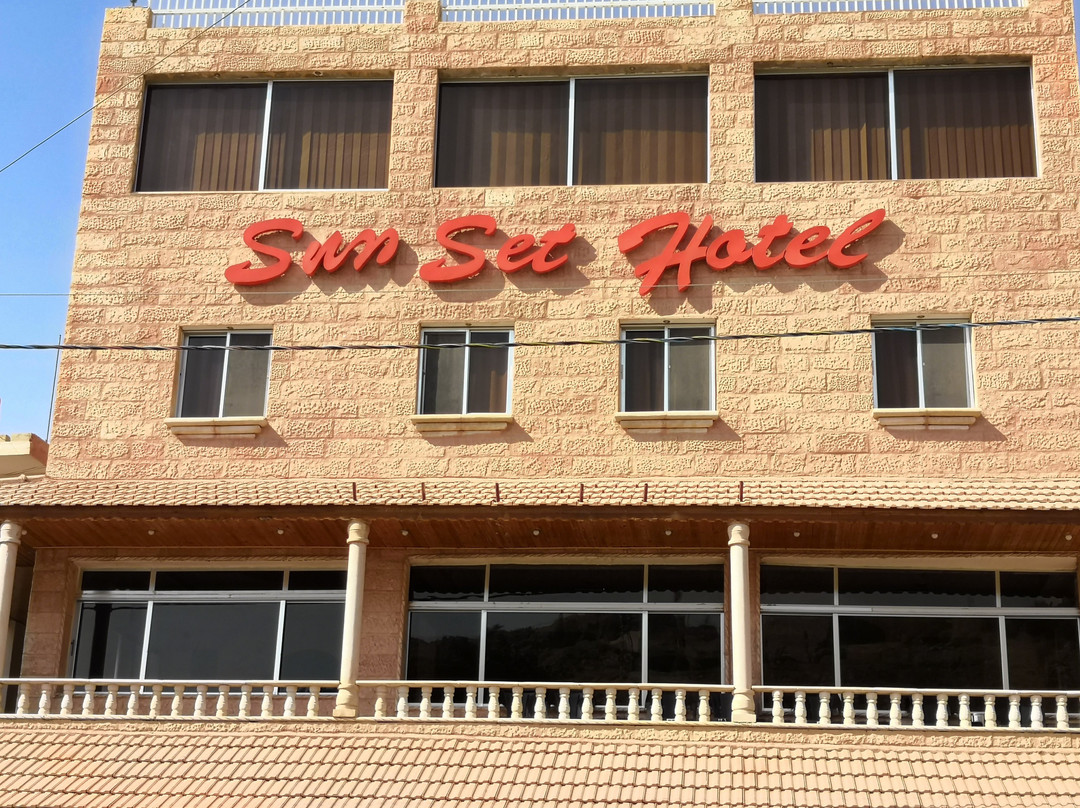 Sun Set Hotel