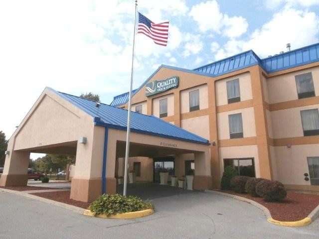 杰佛逊市酒店住宿-杰斐逊城快捷假日酒店