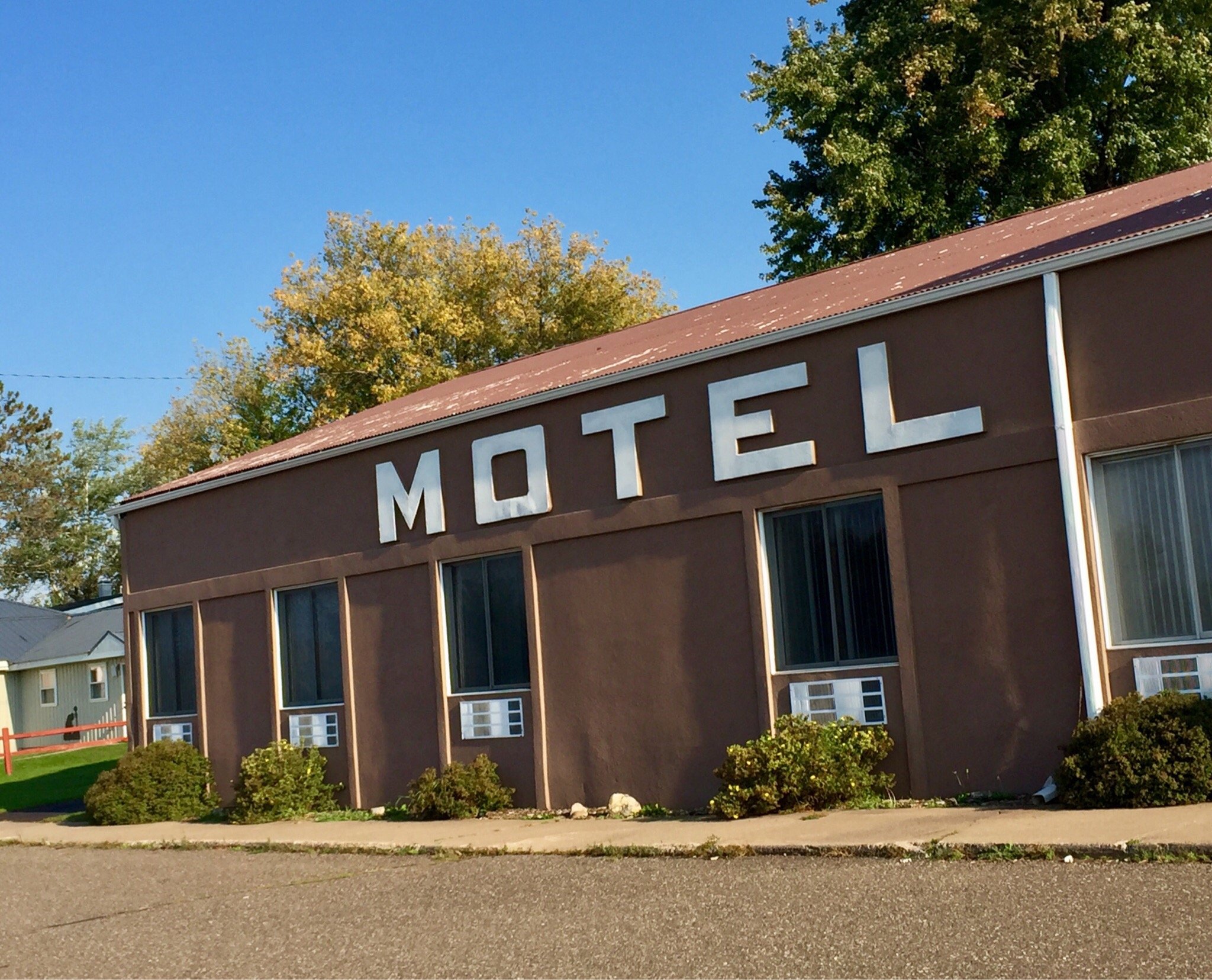 Schroeder's Motel-官方