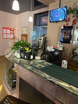 尤日内酒店主图