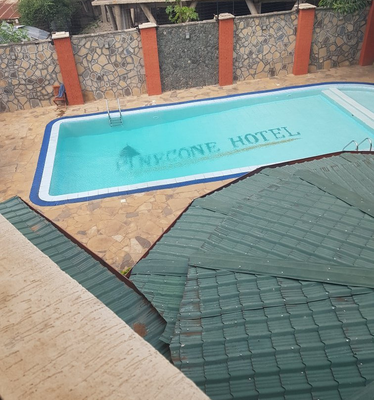 Pinecone Hotel主图