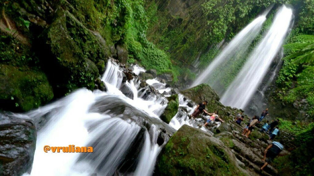 Jumog Waterfall景点图片