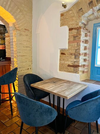 塞尔维利亚旅馆主图