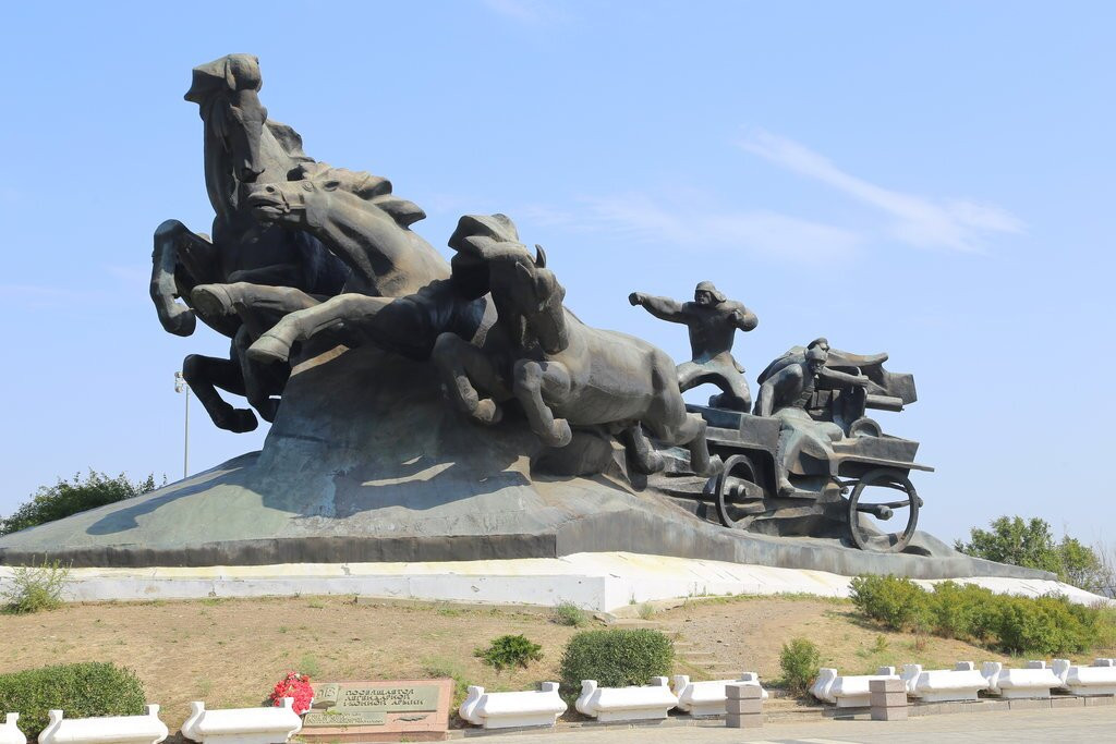 Pamyatnik Tachanka景点图片
