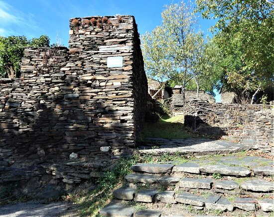 Pueblos Negros-Campillo de Ranas必去景点