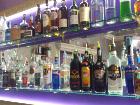 happy hour bar, drink & grill