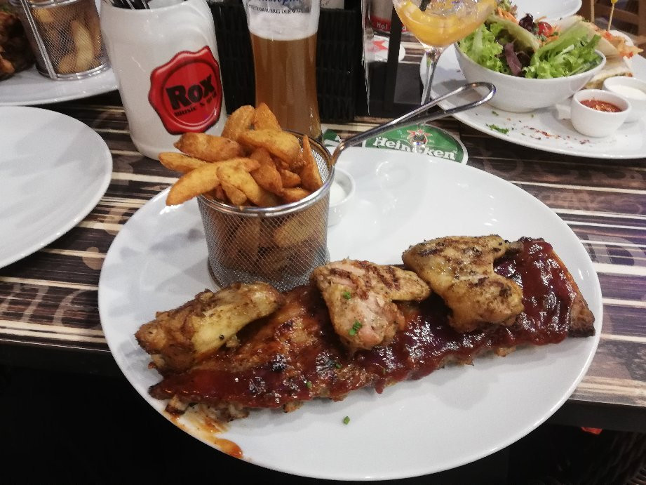 Pasching餐馆和美食-Rox Musicbar