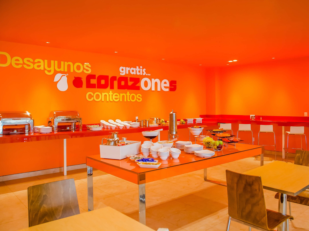 One Monclova Hotel主图